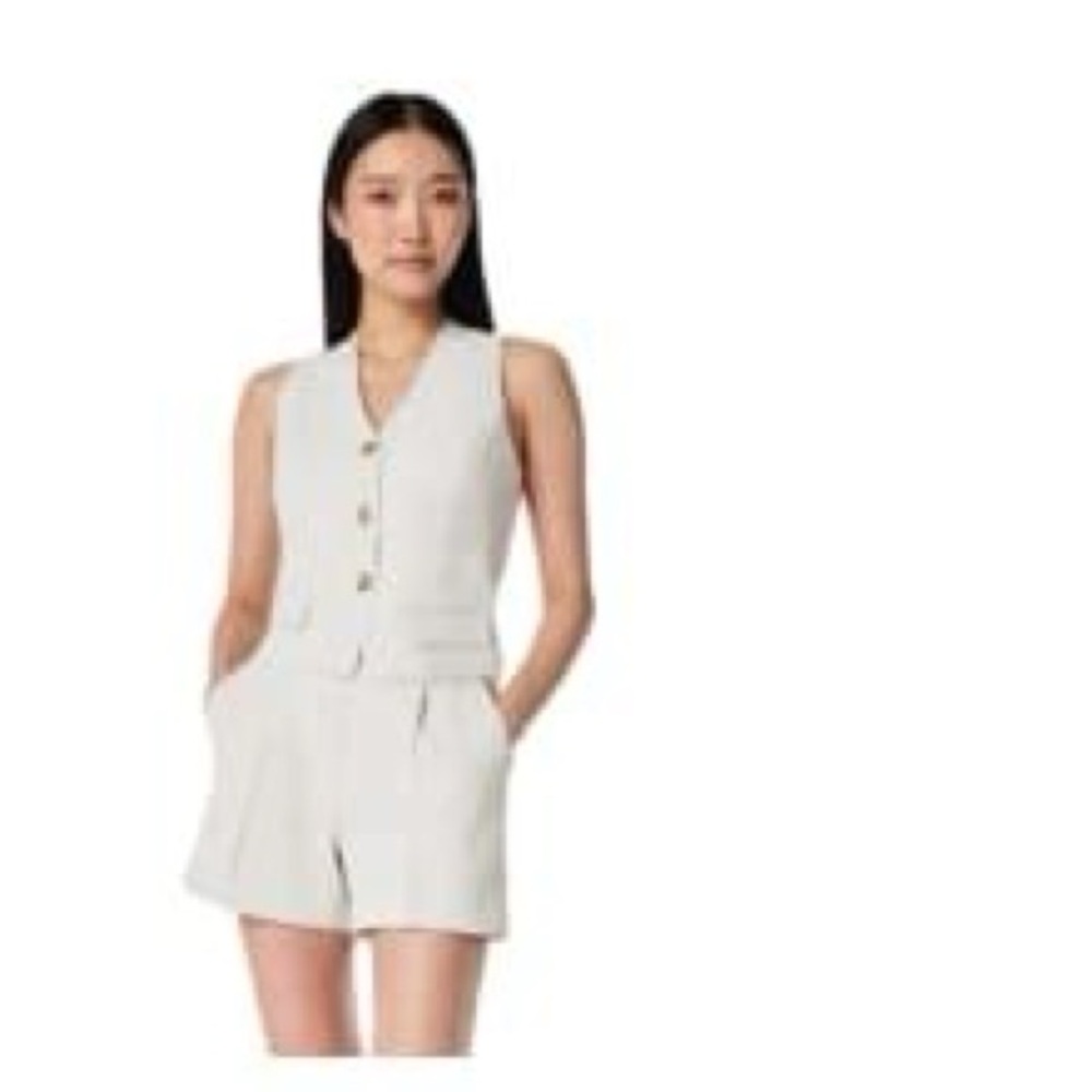 Spanx Carefree Crepe Vest with No-Show Coverage. Parchment - Size S